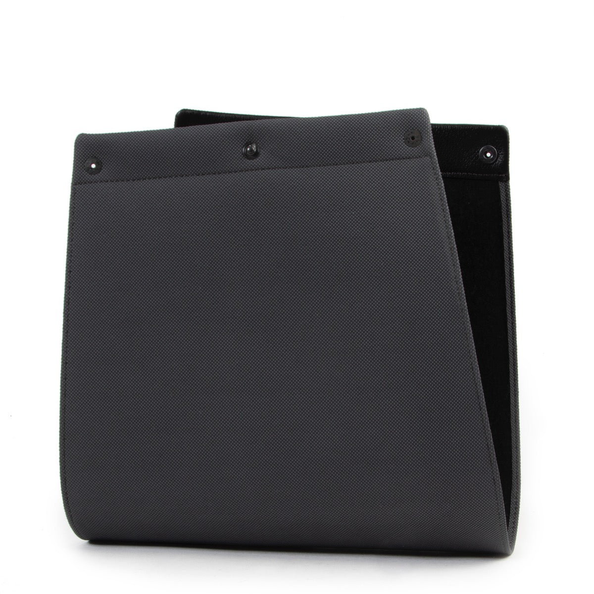 Achetez en ligne d'authentiques housses en cuir Delvaux Illusion au bon prix.
