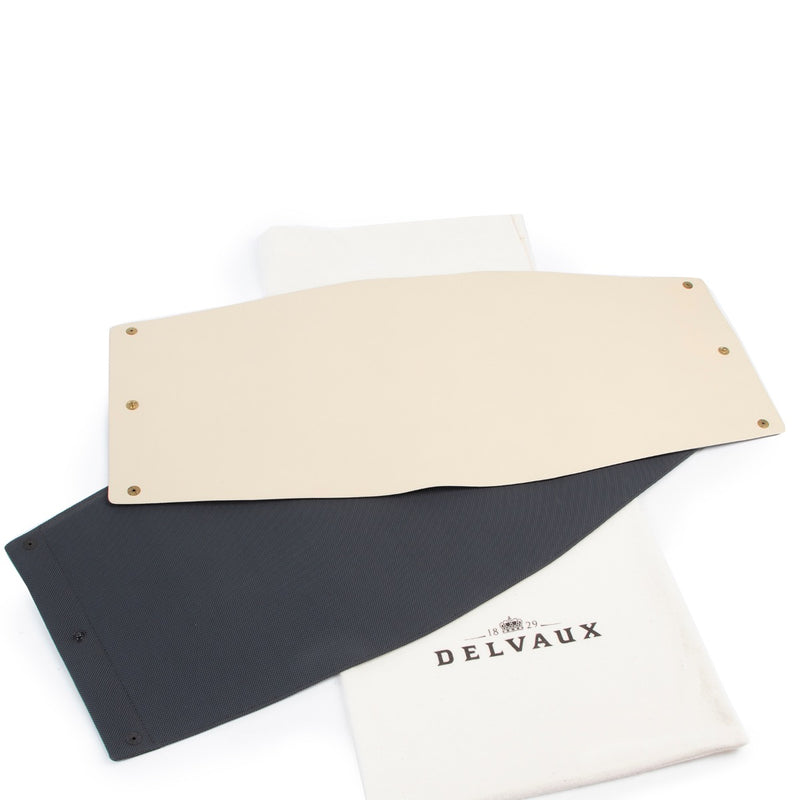 Achetez en ligne d'authentiques housses en cuir Delvaux Illusion au bon prix.