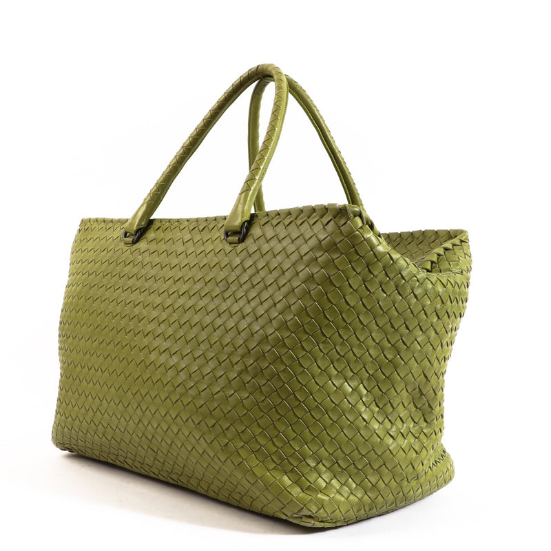 Buy an authentic Bottega Veneta Green Intrecciato Top Handle Bag in very good condition at Labellov in Antwerp.