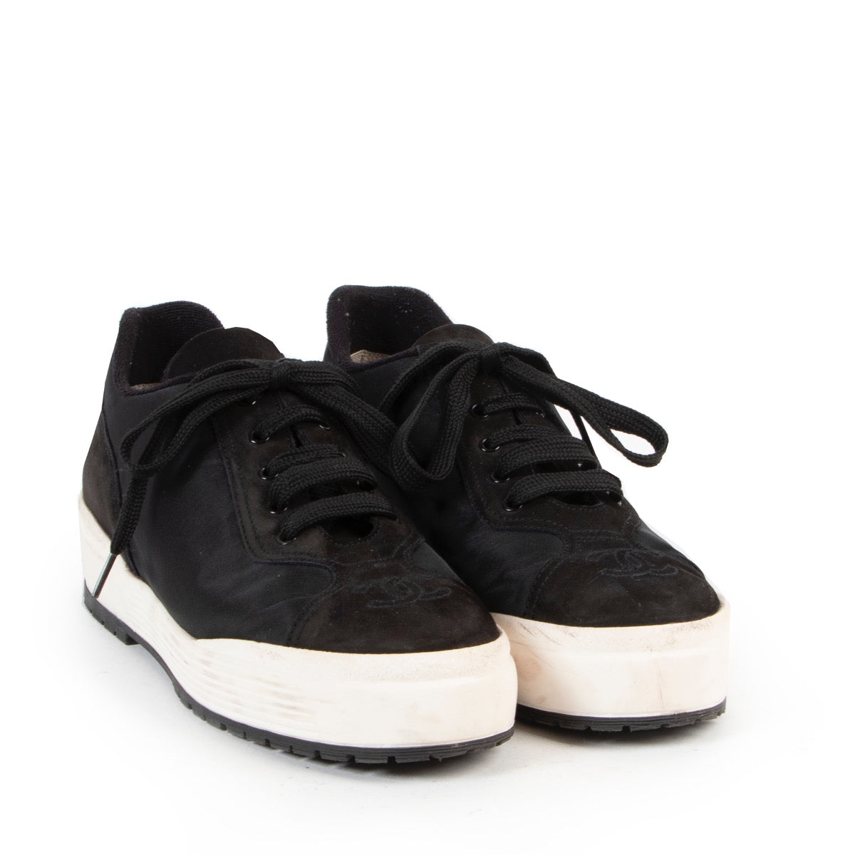 Veilig online kopen van authentieke Chanel zwarte nylon sneakers in maat 39