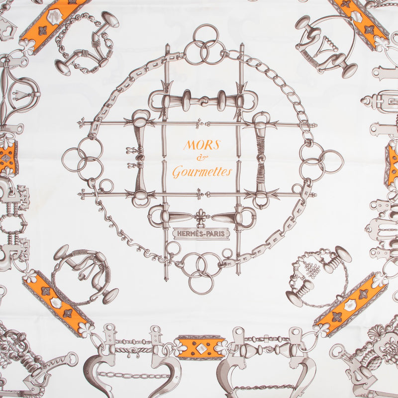 Shop safe online 100% authentic second hand Hermès Beige Mors De Gourmettes Silk Scarf in very good condition at Labellov in Antwerp.