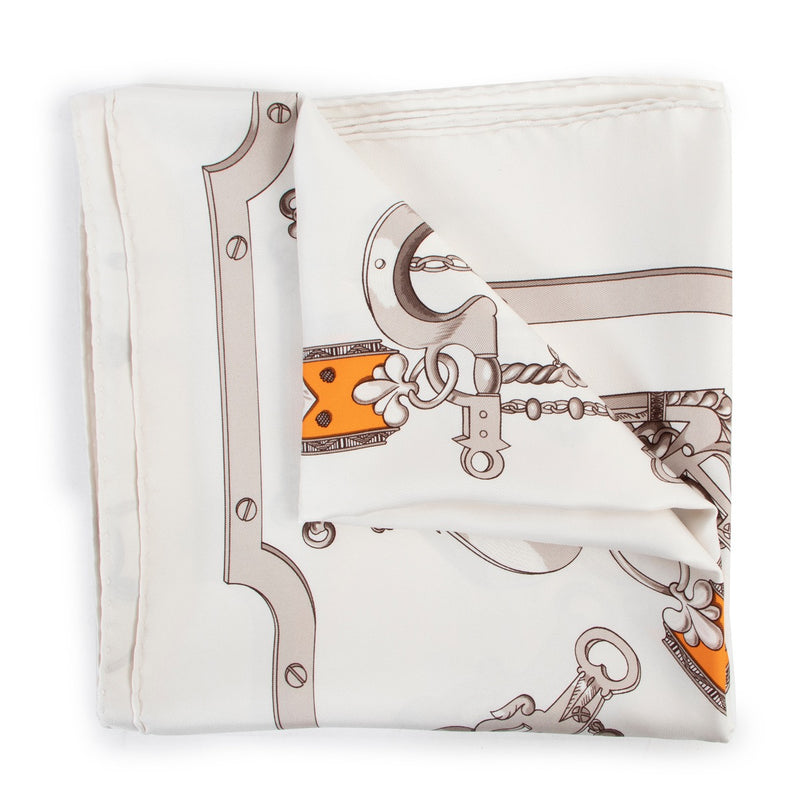 Shop safe online 100% authentic second hand Hermès Beige Mors De Gourmettes Silk Scarf in very good condition at Labellov in Antwerp.