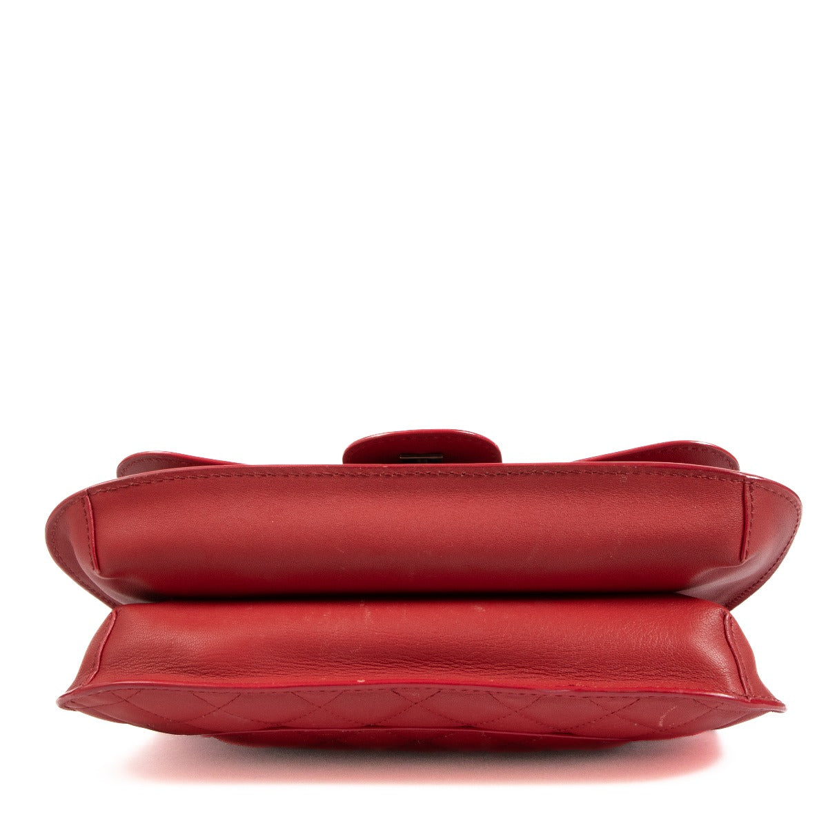 Sac à rabat classique grand format en chèvre rouge Chanel