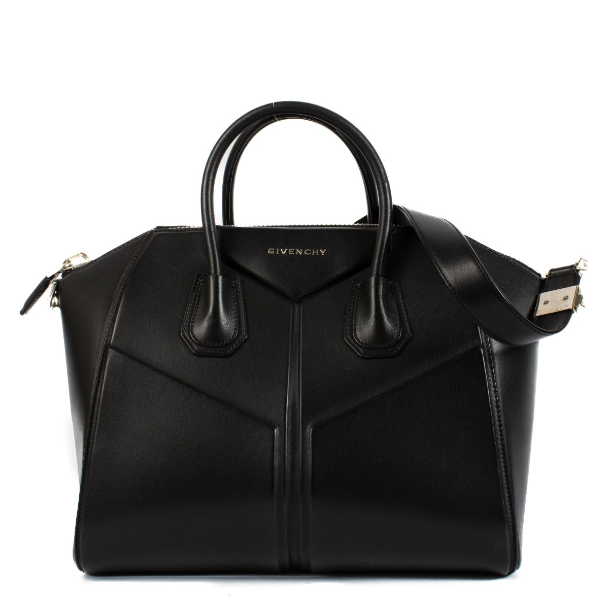 Shop safe online at Labellov in Antwerp, Brussels and Knokke this 100% authentic second hand Givenchy Black Leather Medium Antigona Bag
