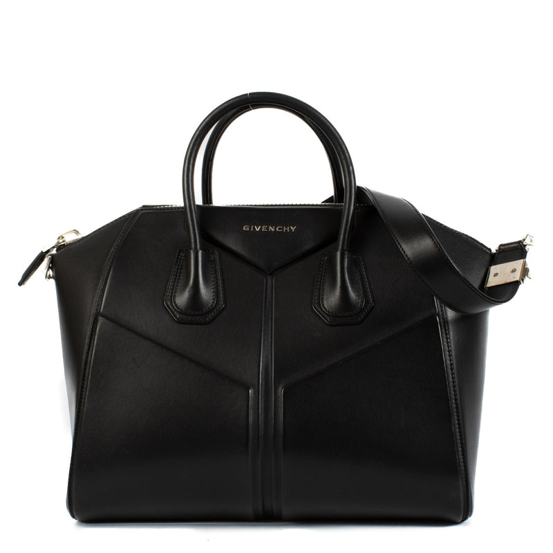 Shop safe online at Labellov in Antwerp, Brussels and Knokke this 100% authentic second hand Givenchy Black Leather Medium Antigona Bag