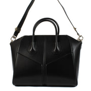 Shop safe online at Labellov in Antwerp, Brussels and Knokke this 100% authentic second hand Givenchy Black Leather Medium Antigona Bag