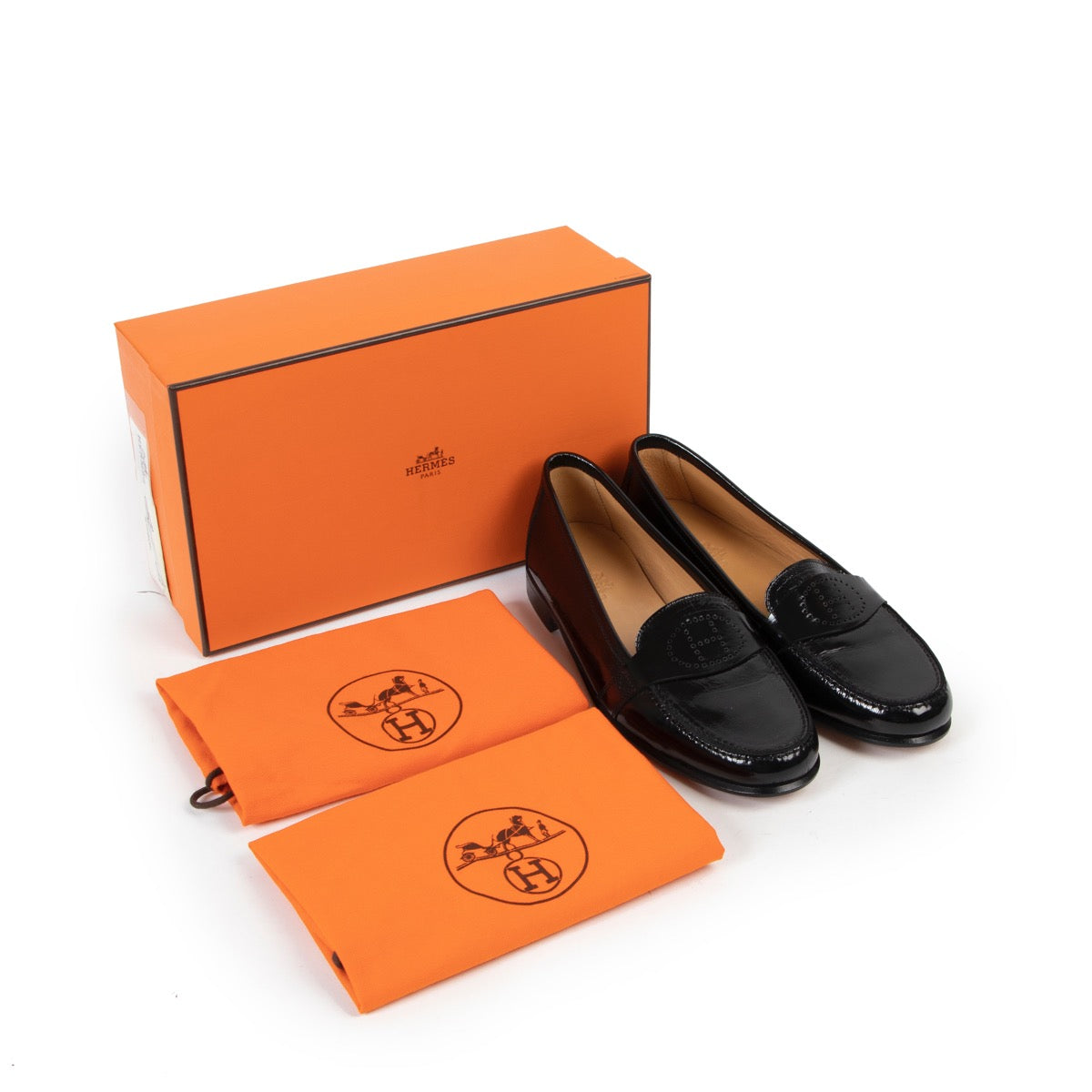 Shop safe online at Labellov in Antwerp this 100% authentic second hand Hermès Black Madison Kangaroo Leather Loafers