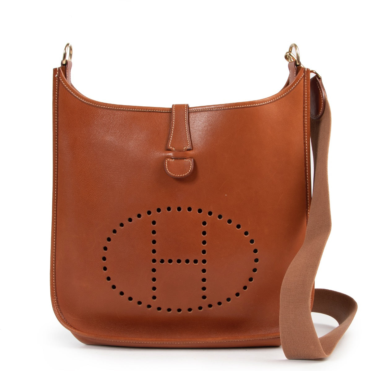 Shop this Hermès Evelyne Brown Bag online or in store at Labellov Antwerp for a reasonable price. This Hermès Evelyne Brown Bag is in very good condition available.