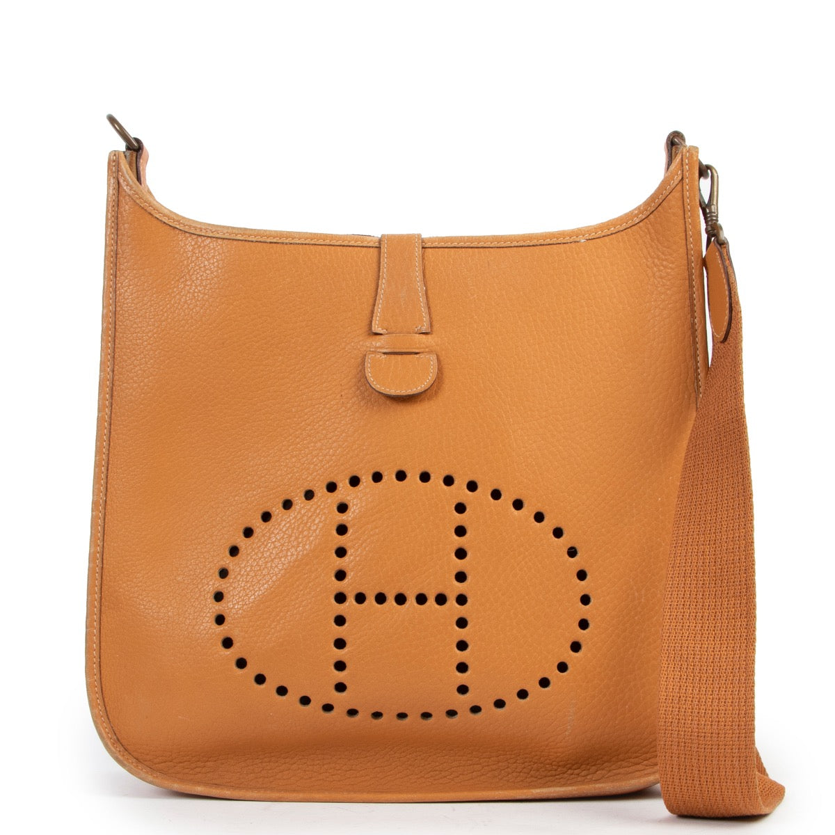 Shop safe online 100% authentic second hand Hermès Cognac Evelyne 33 Bag in very good condition at the right price at Labellov in Antwerp.