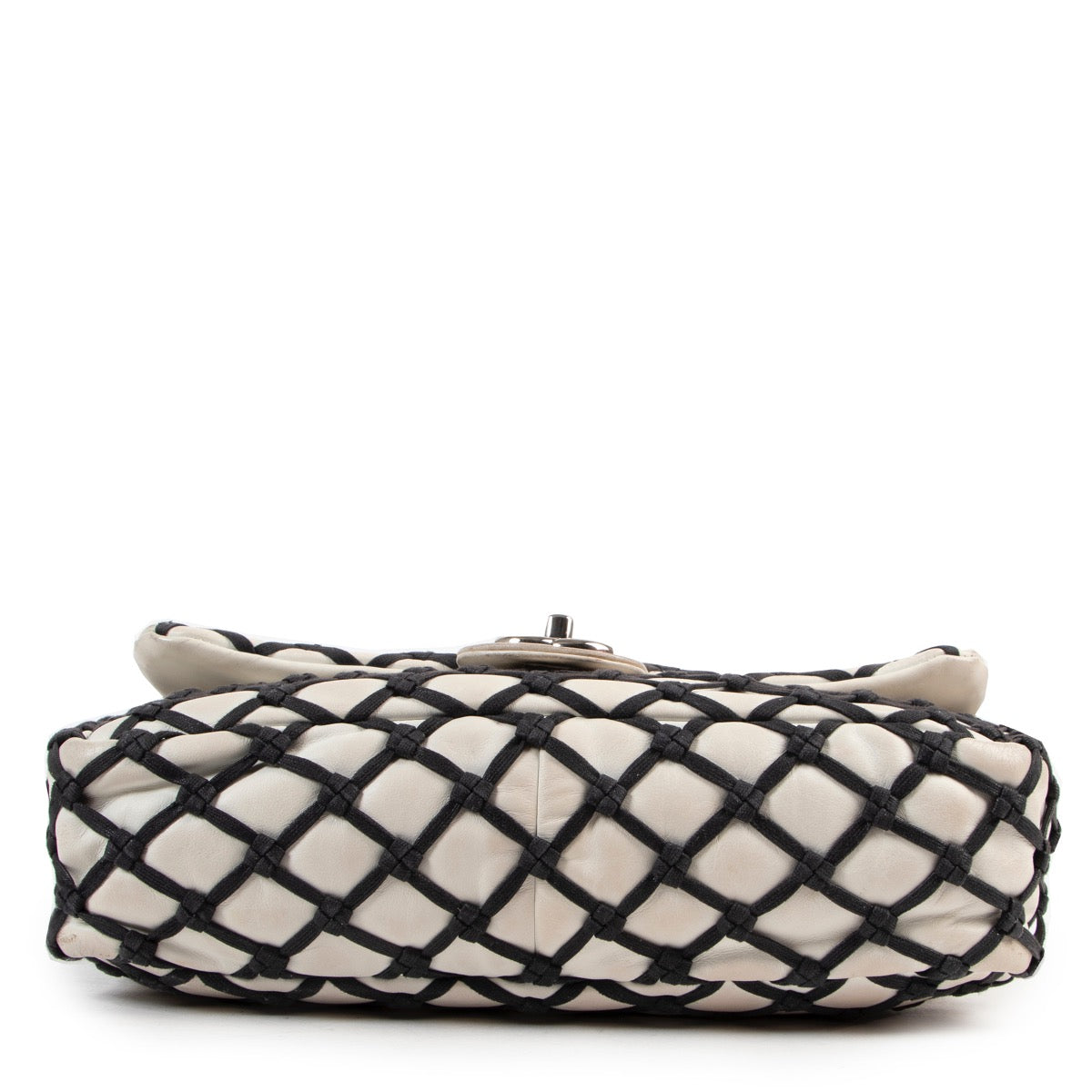 acheter en ligne seconde main Chanel Black And White Limited Classic Flap Bag