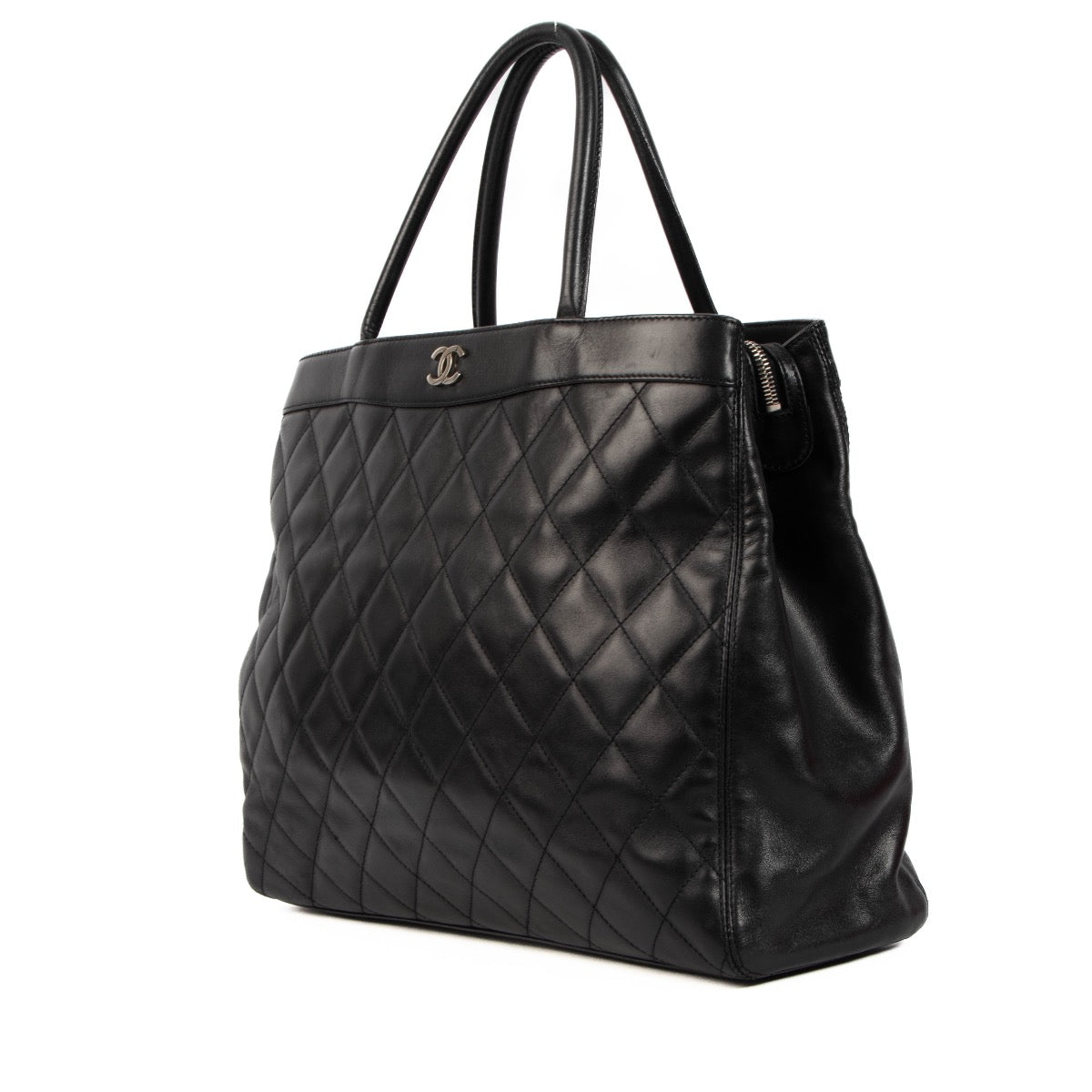 Shop this authentic second hand Chanel Black Guilted Leather Tote Bag on Labellov.com