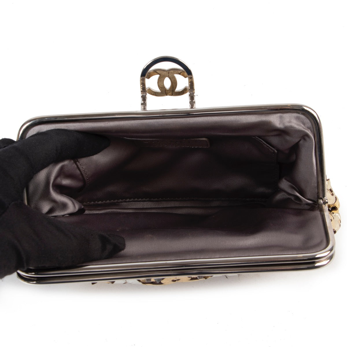 Shop safe online Chanel bags for the best price. shop safe online your secondhand Chanel bag.