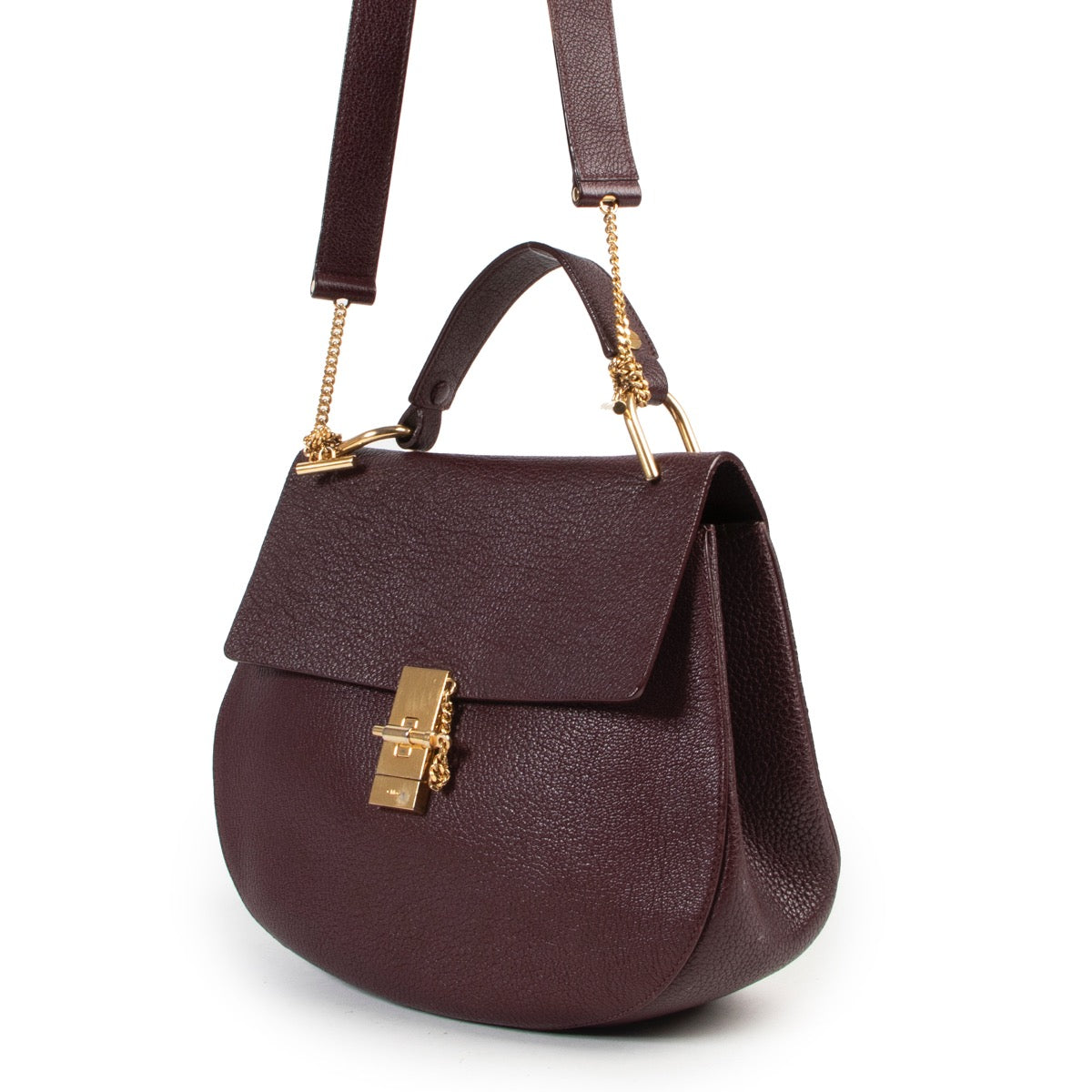 Shop and sell your bags at Labellov for a reasonable price. Find for example this Chloé Burgundy Crossbody Bag in store or online.