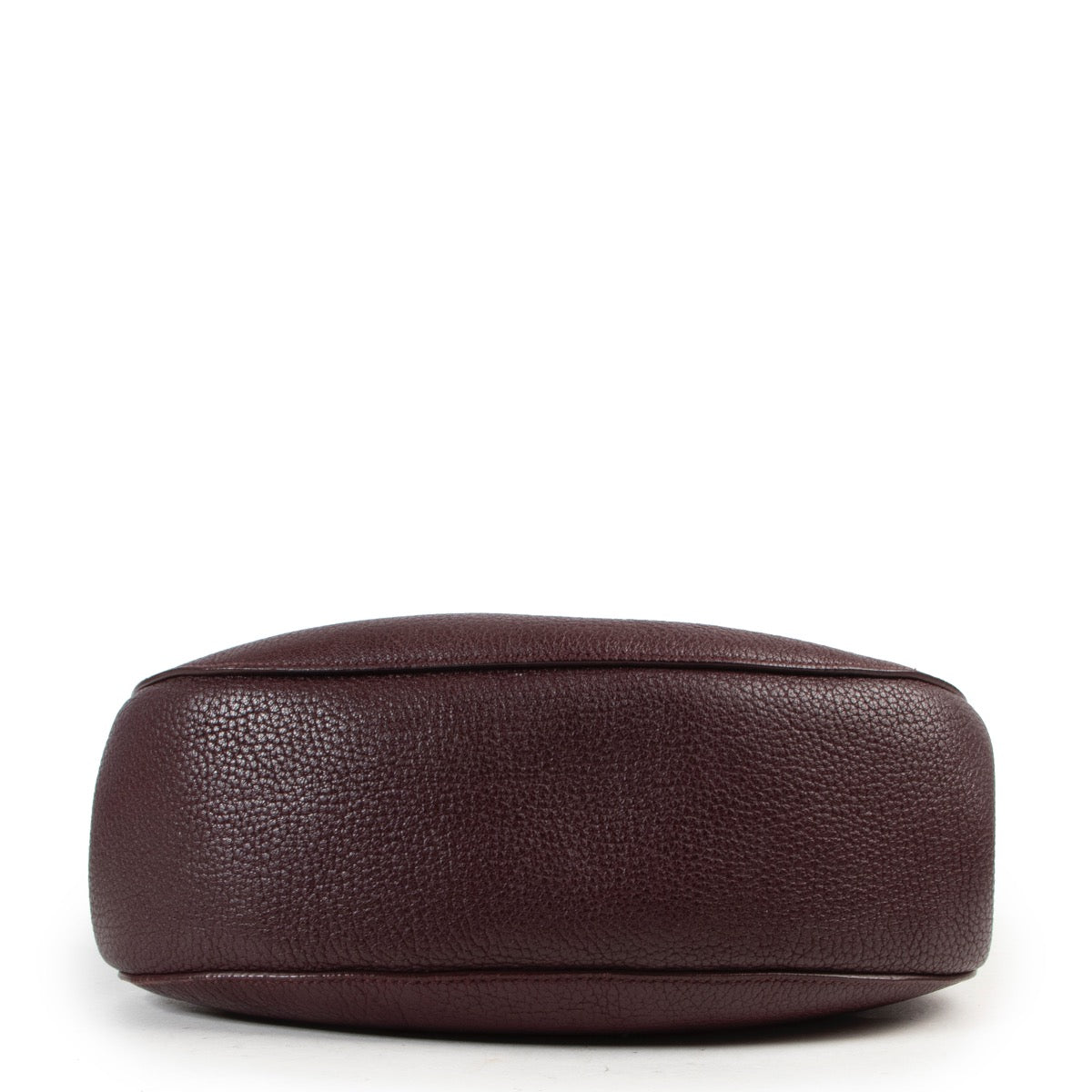 Shop and sell your bags at Labellov for a reasonable price. Find for example this Chloé Burgundy Crossbody Bag in store or online.