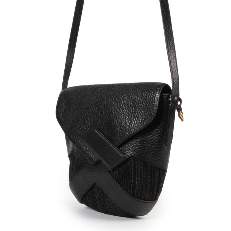 Shop safe online the Delvaux Black Shoulder Bag for the best price. Shop safe online your secondhand Delvaux Black Shoulder Bag
