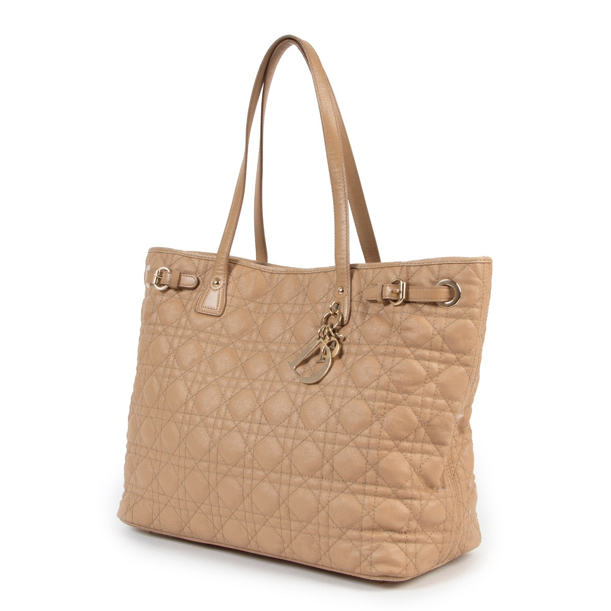 Achetez en ligne second main ce sac Christian Dior crème lady dior shopper.