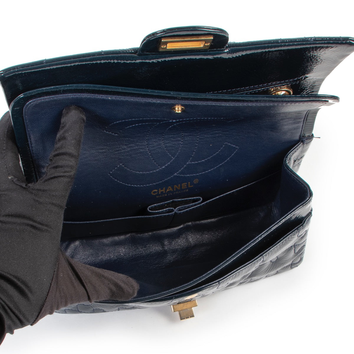 Sac à rabat Chanel Puzzle 2.55 Reissue en cuir verni bleu