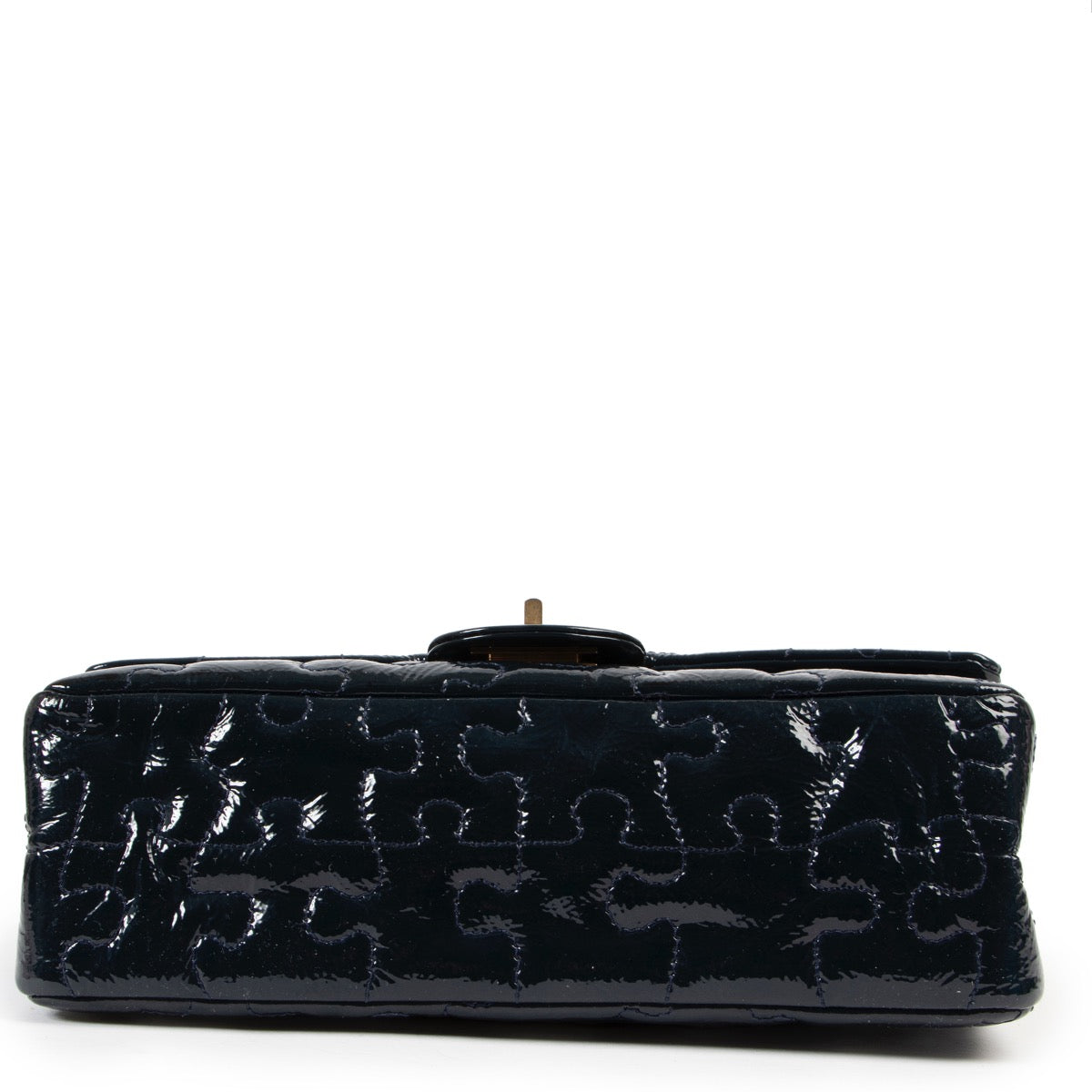 Sac à rabat Chanel Puzzle 2.55 Reissue en cuir verni bleu