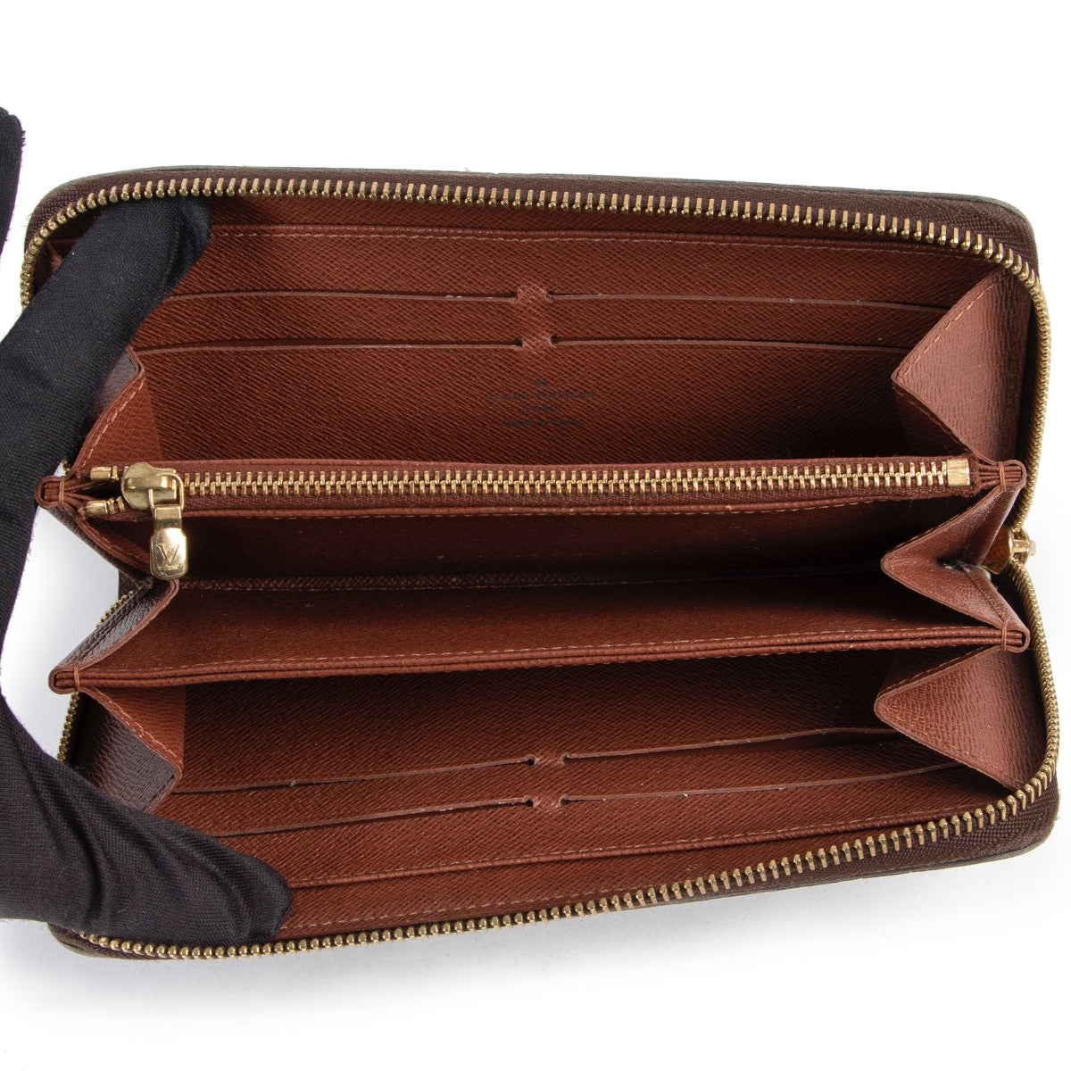 Shop safe online authentic Louis Vuitton Monogram Wallet in good condition and at the right price at Labellov.com.