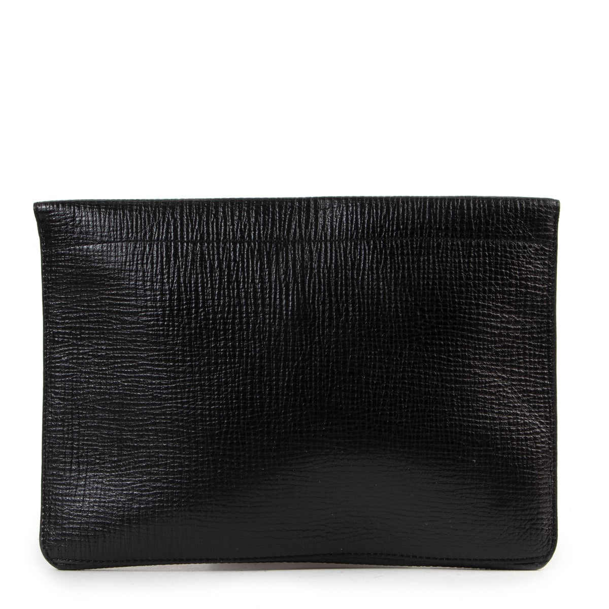 Achetez en ligne second main ce clutch Delvaux en cuir noir chez Labellov.com.