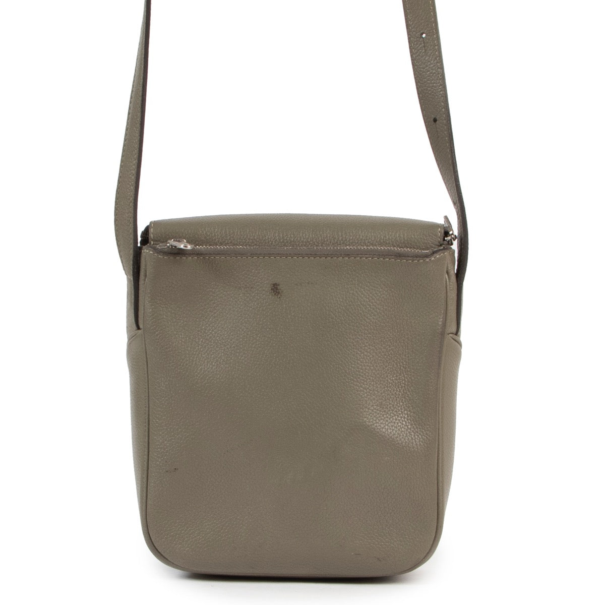 Achetez en ligne second main en toute sécurité ce sac Delvaux vert chez Labellov.com.