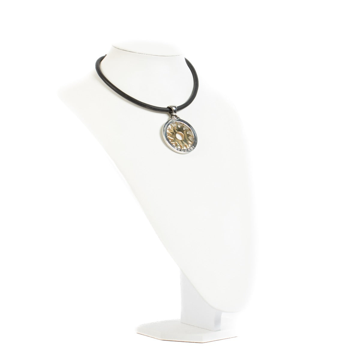 Shop safe online at Labellov in Antwerp, Brussels and Knokke this 100% authentic second hand Bulgari Gold/Silver Tondo Necklace