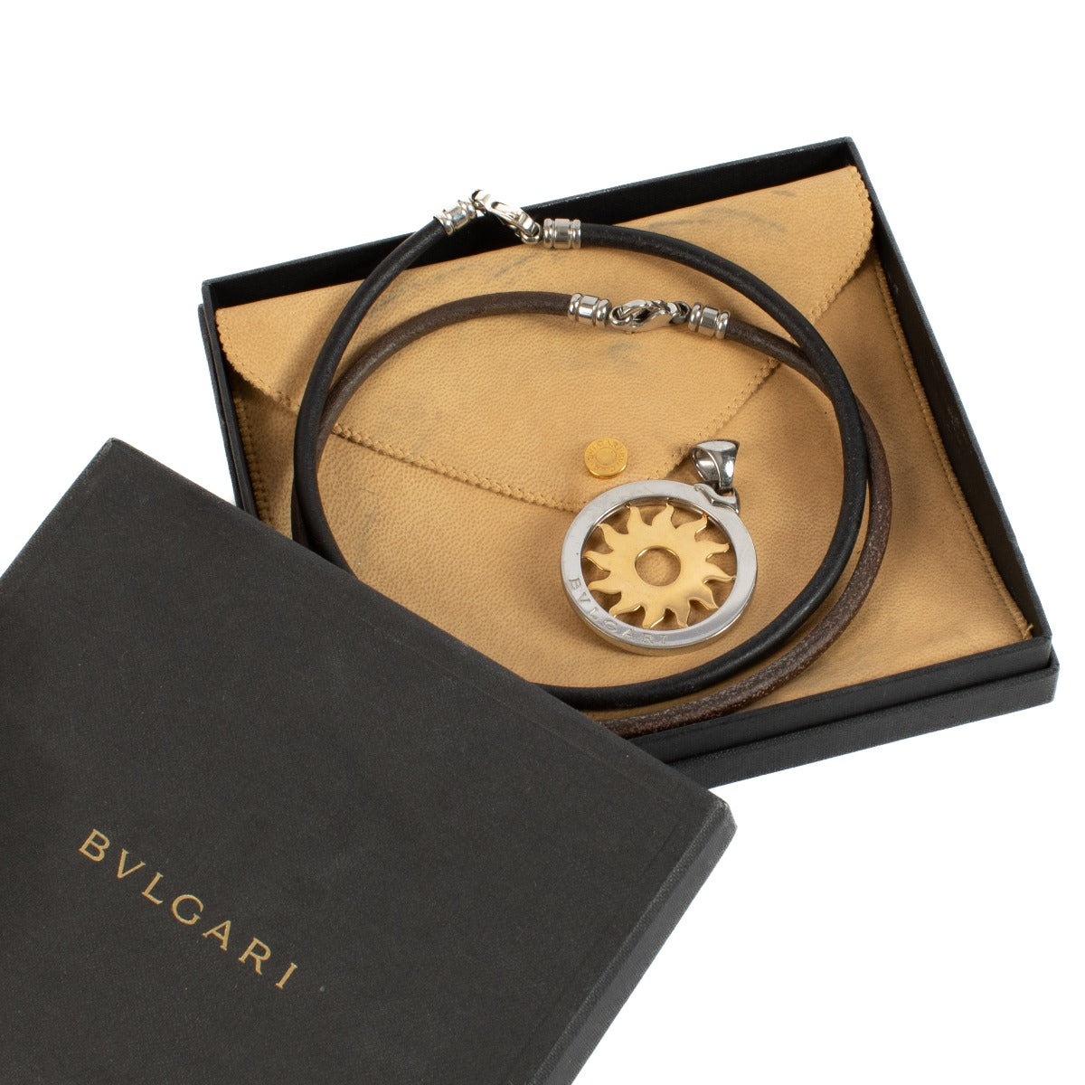 Shop safe online at Labellov in Antwerp, Brussels and Knokke this 100% authentic second hand Bulgari Gold/Silver Tondo Necklace