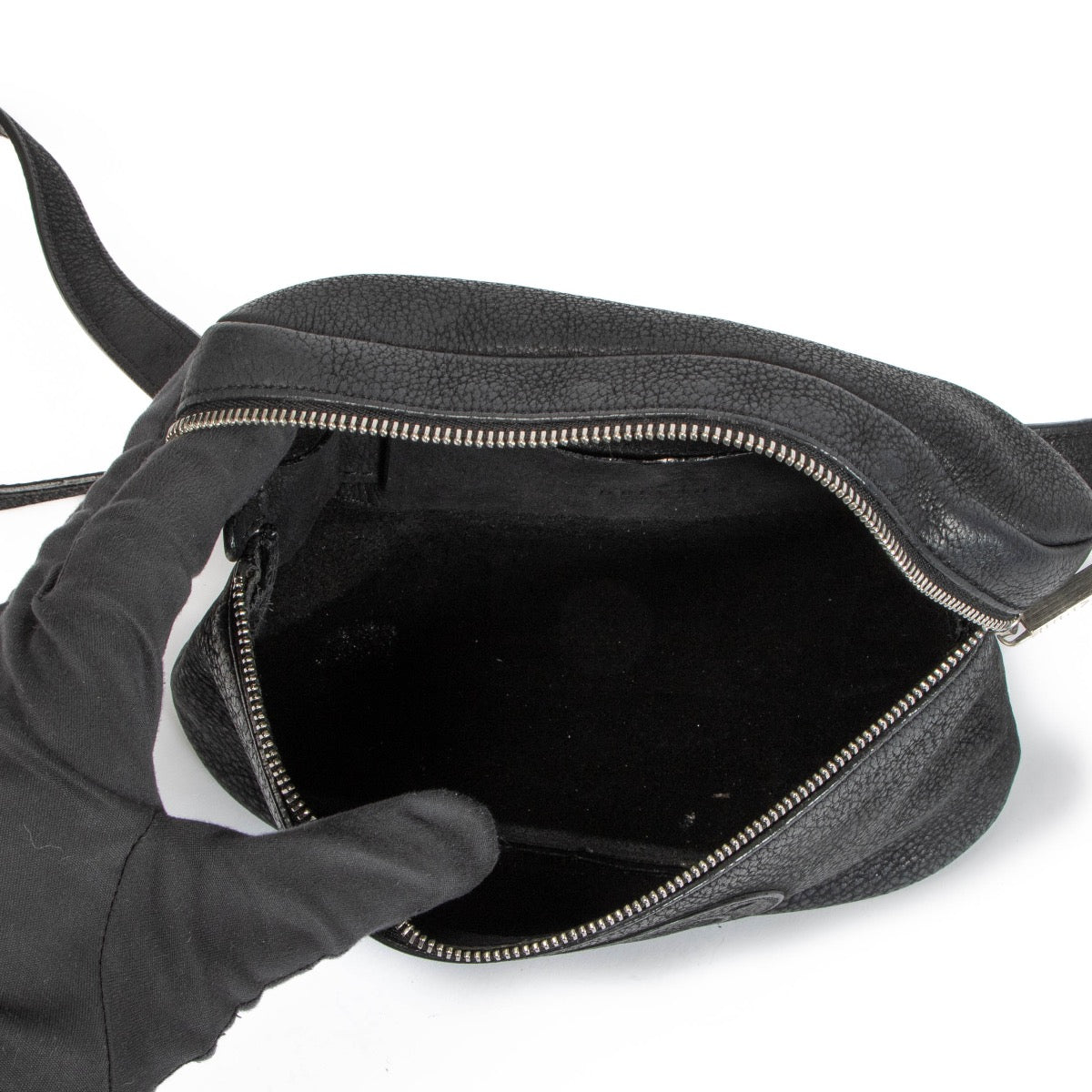 Shop safe online at Labellov in Antwerp, Brussels and Knokke this 100% authentic second hand Delvaux Black Nubuck Belt Bag