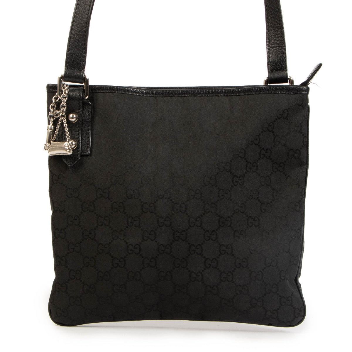 Shop safe online t Labellov in Antwerp, Brussels and Knokke this 100% authentic second hand Gucci Black GG Messenger Bag
