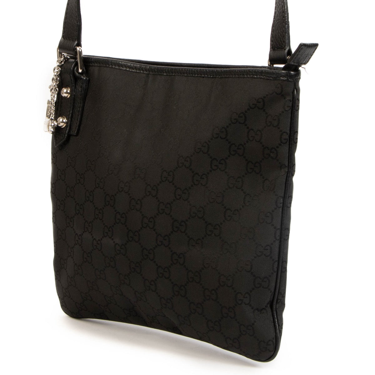 Shop safe online t Labellov in Antwerp, Brussels and Knokke this 100% authentic second hand Gucci Black GG Messenger Bag