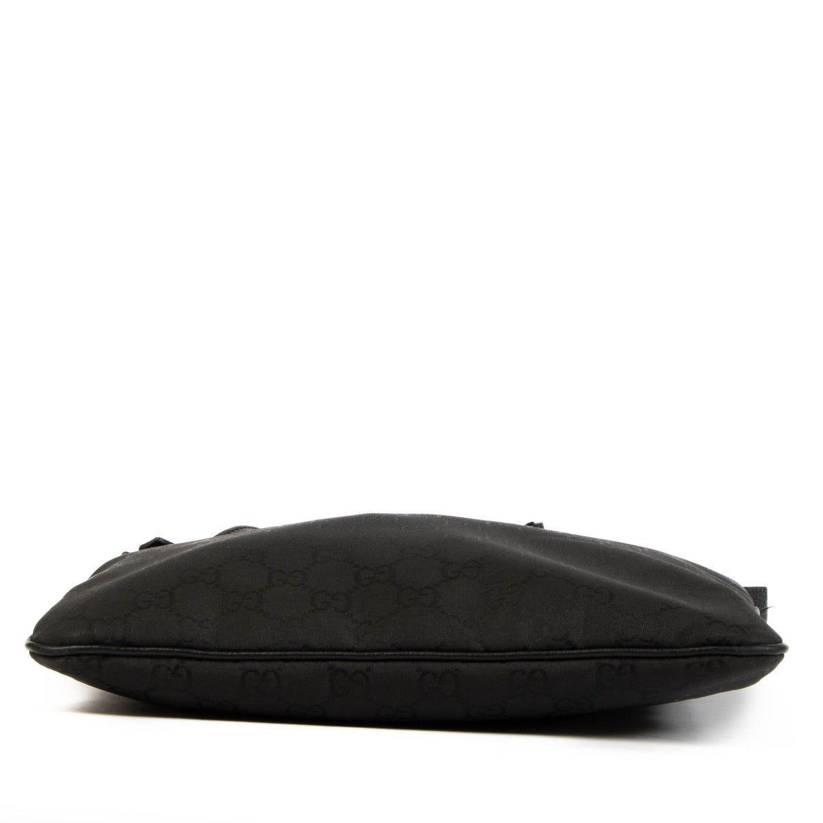 Shop safe online t Labellov in Antwerp, Brussels and Knokke this 100% authentic second hand Gucci Black GG Messenger Bag