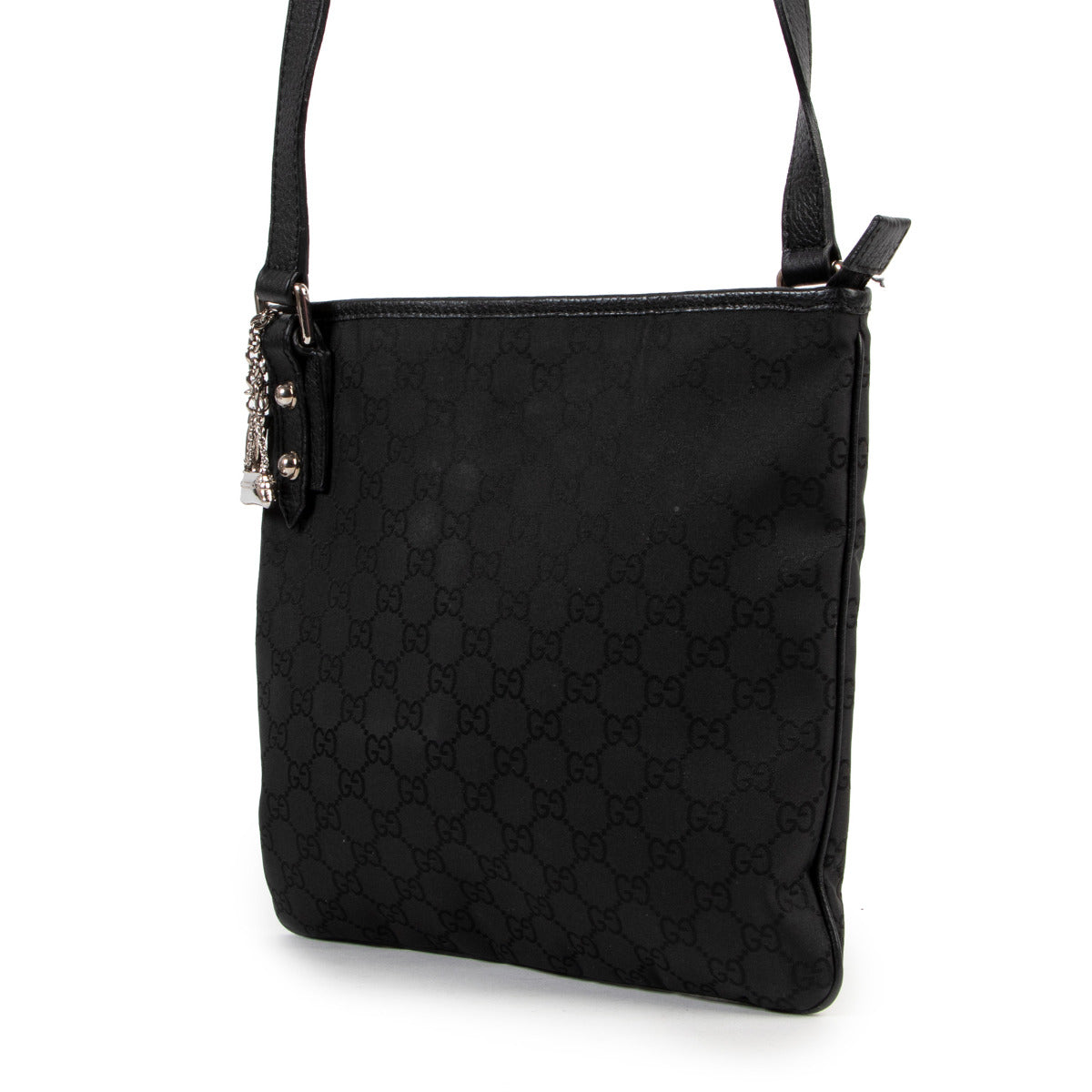 Achetez en ligne second main ce sac Gucci noir nylon chez Labellov.Com.
