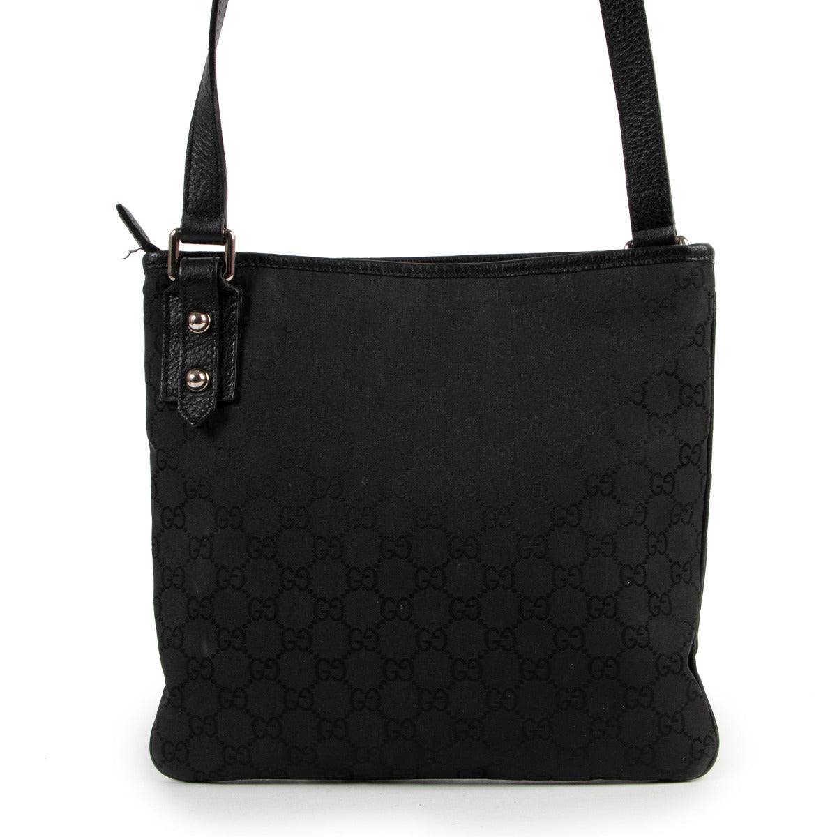 Achetez en ligne second main ce sac Gucci noir nylon chez Labellov.Com.