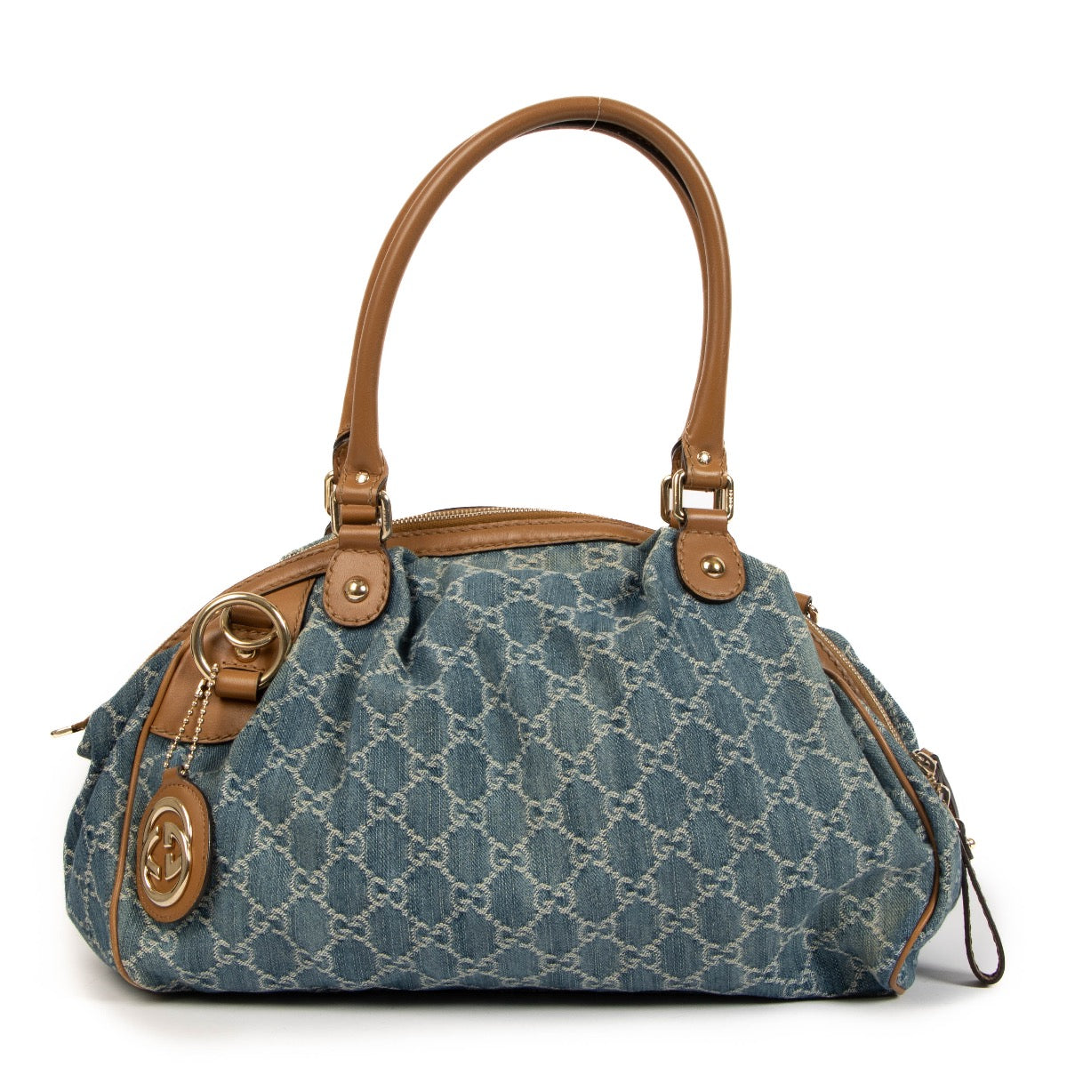 Shop safe online at Labellov in Antwerp, Brussels and Knokke this 100% authentic second hand Gucci Denim GG Canvas Sukey Tote Shoulder Bag