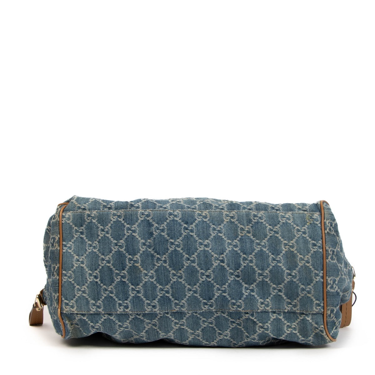 Shop safe online at Labellov in Antwerp, Brussels and Knokke this 100% authentic second hand Gucci Denim GG Canvas Sukey Tote Shoulder Bag