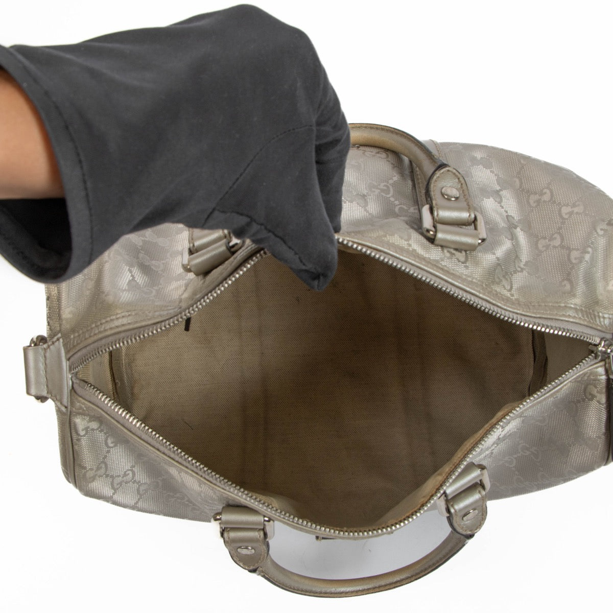 Shop safe online at Labellov in Antwerp, Brussels and Knokke this 100% authentic second hand Gucci Silver Imprime GG Coated Canvas Joy Boston Bag