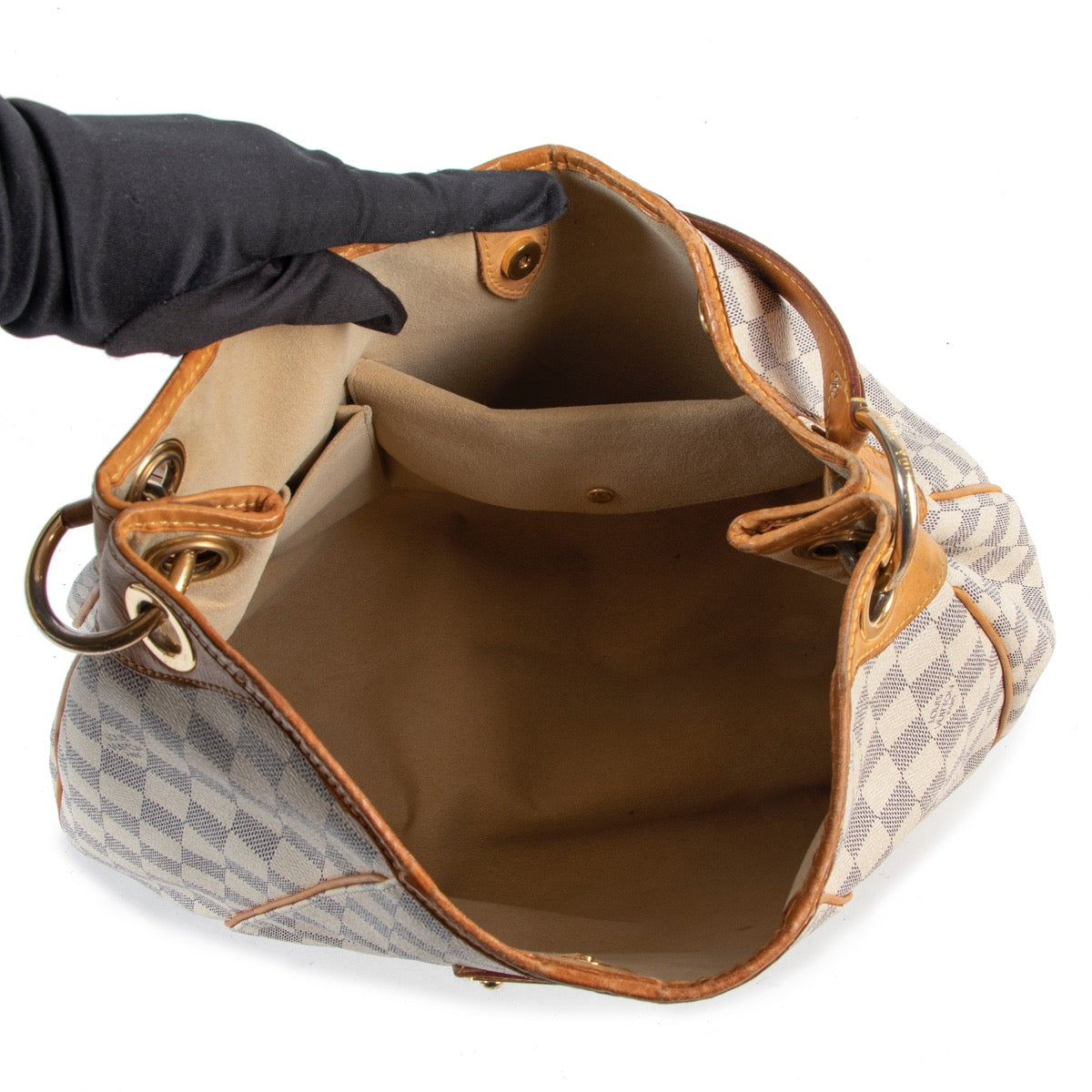 Achetez en ligne second main ce sac Louis Vuitton Damier Azur Galliera PM chez Labellov.com.