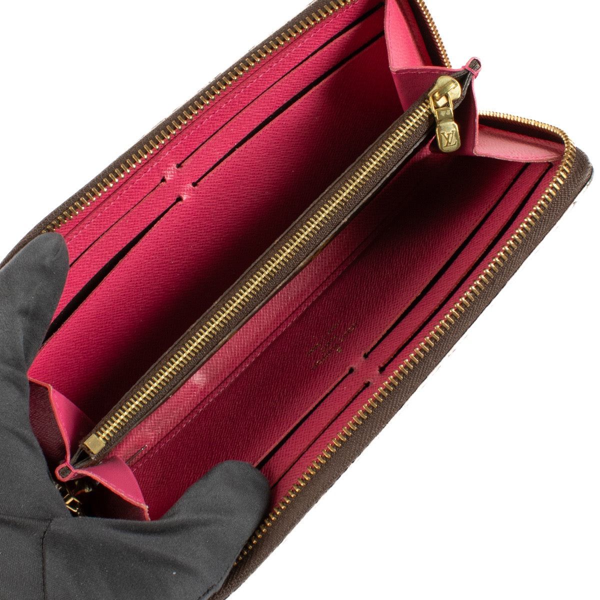 Shop safe online at Labellov in Antwerp, Brussels and Knokke this 100% authentic second hand Louis Vuitton Monogram Blooming Flowers Clemence Wallet