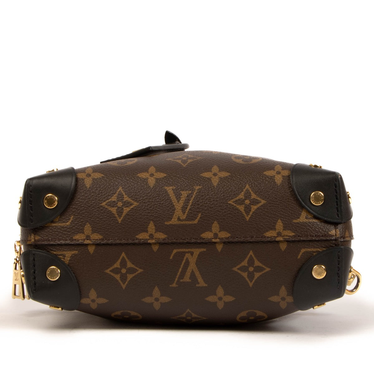 Shop safe online at Labellov in Antwerp, Brussels and Knokke this 100% authentic second hand Louis Vuitton Monogram Canvas Petite Malle Souple Crossbody