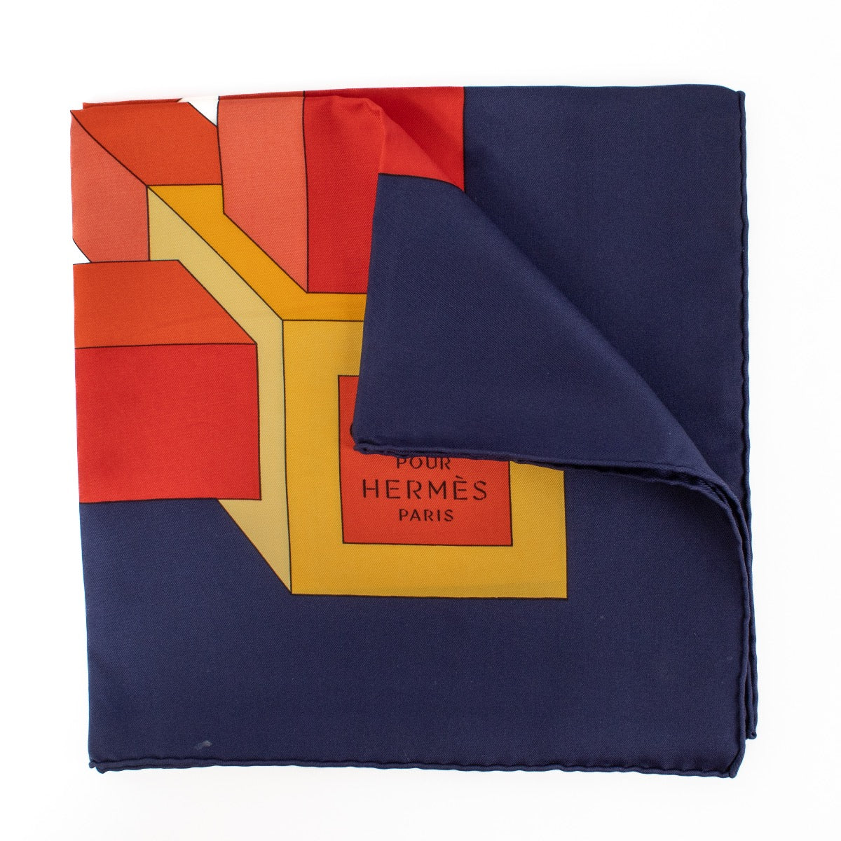 Shop safe online at Labellov in Antwerp, Brussels and Knokke this 100% authentic second hand Hermès Multicolor Luxembourg Silk Carré 90 Scarf