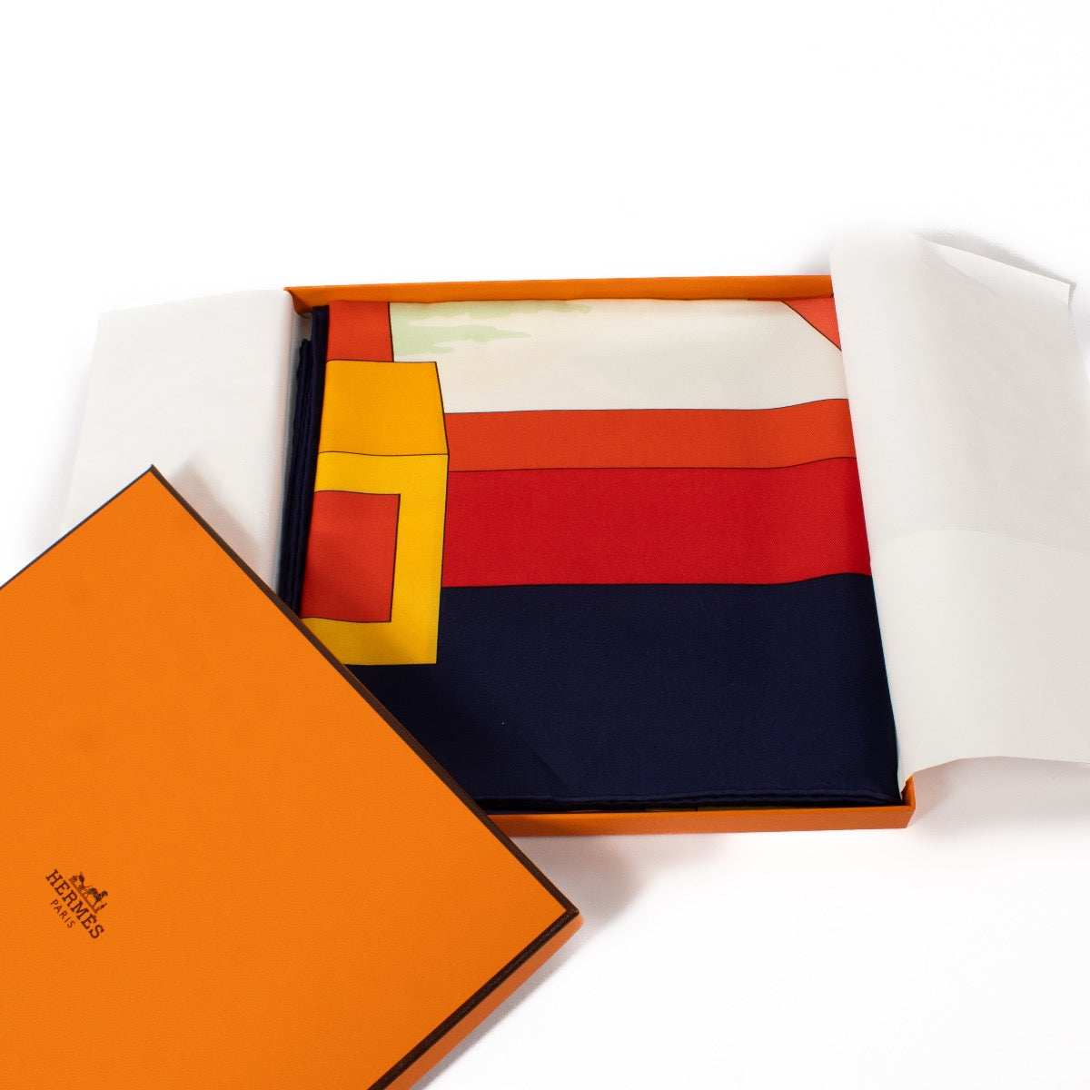 Shop safe online at Labellov in Antwerp, Brussels and Knokke this 100% authentic second hand Hermès Multicolor Luxembourg Silk Carré 90 Scarf