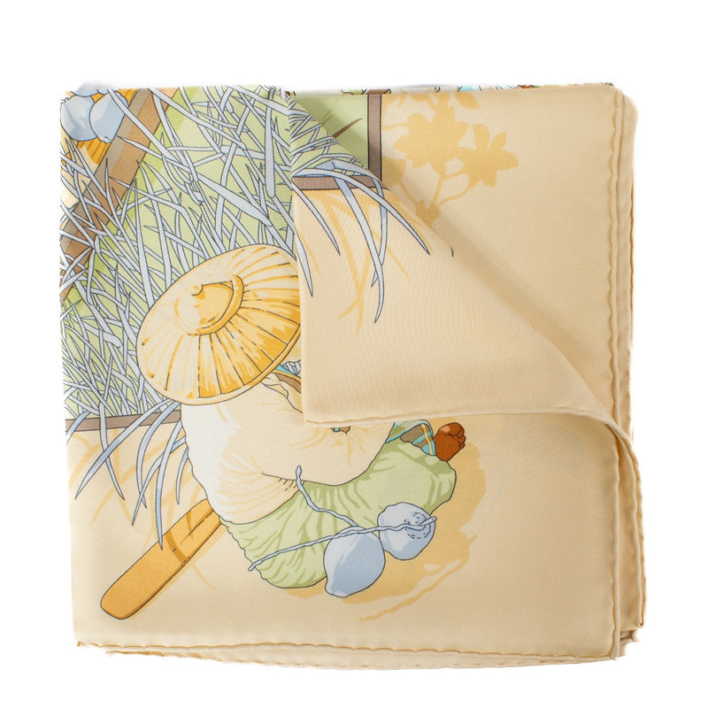 Shop safe online at Labellov in Antwerp, Brussels and Knokke this 100% authentic second hand Hermès Multicolor Marché Du Lac Inlé Carré 90 Scarf