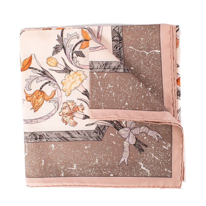 Shop safe online at Labellov in Antwerp, Brussels and Knokke this 100% authentic second hand Hermès Multicolor Pierres D'orient et D'occident Silk Carré 90 Scarf. veilig online tweedehands authentieke Hermès Multicolor Pierres D'orient et D'occident Silk