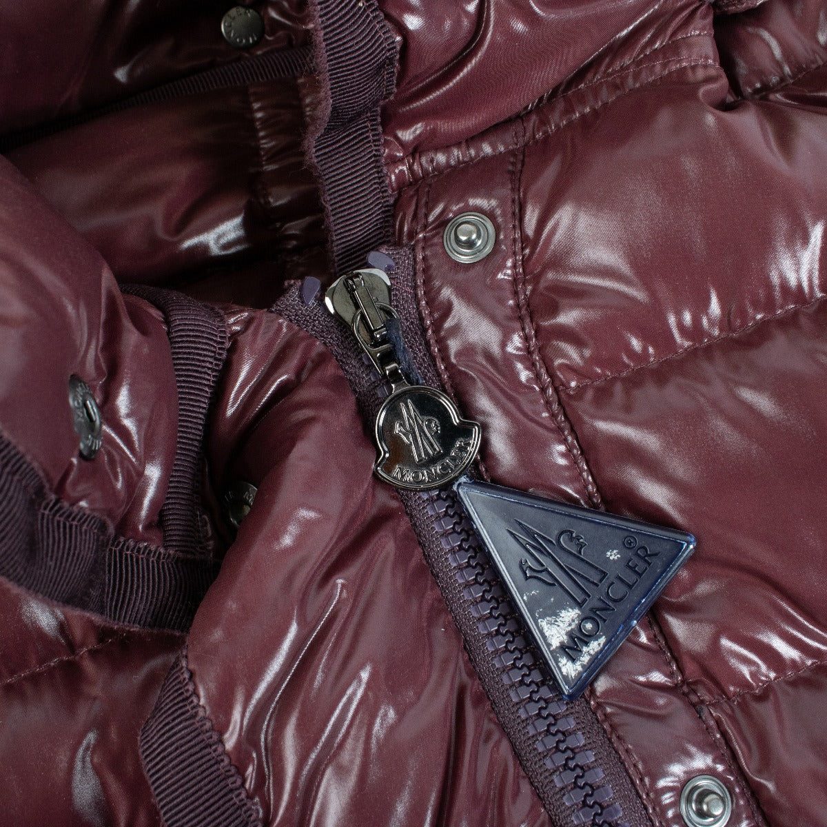Moncler bordeauxrode korte donsjas Armoise - Maat 0
