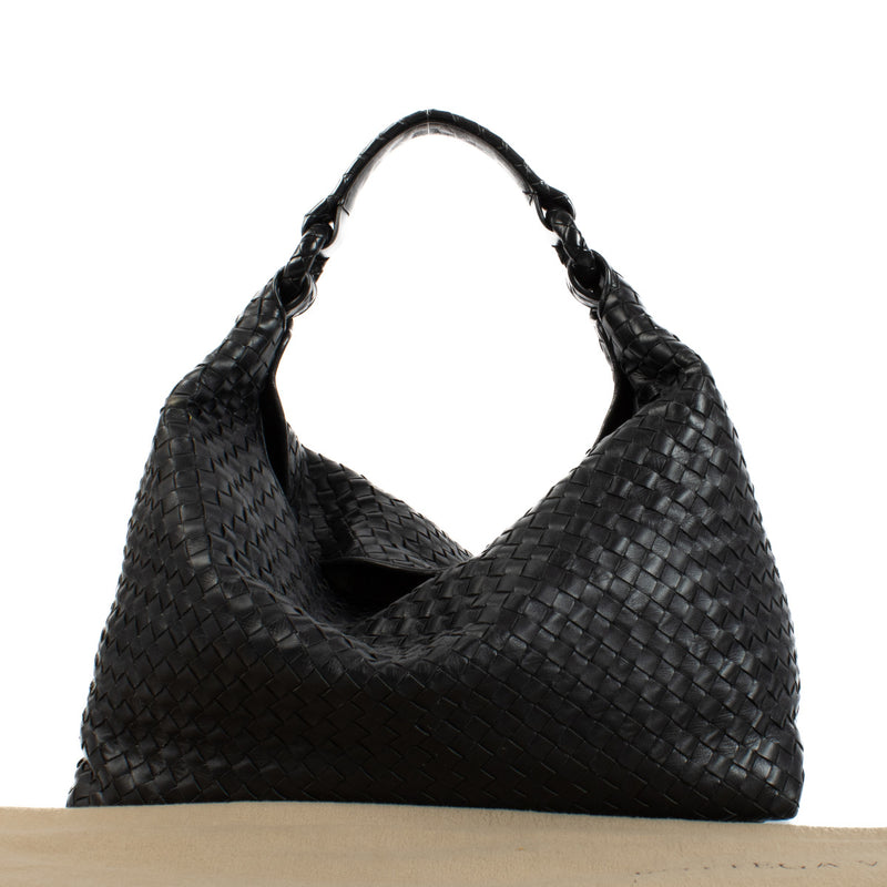 Bottega Veneta Black Intrecciato Shoulder bag aan de beste prijs bij Labellov tweedehands luxe in Antwerpen en Knokke