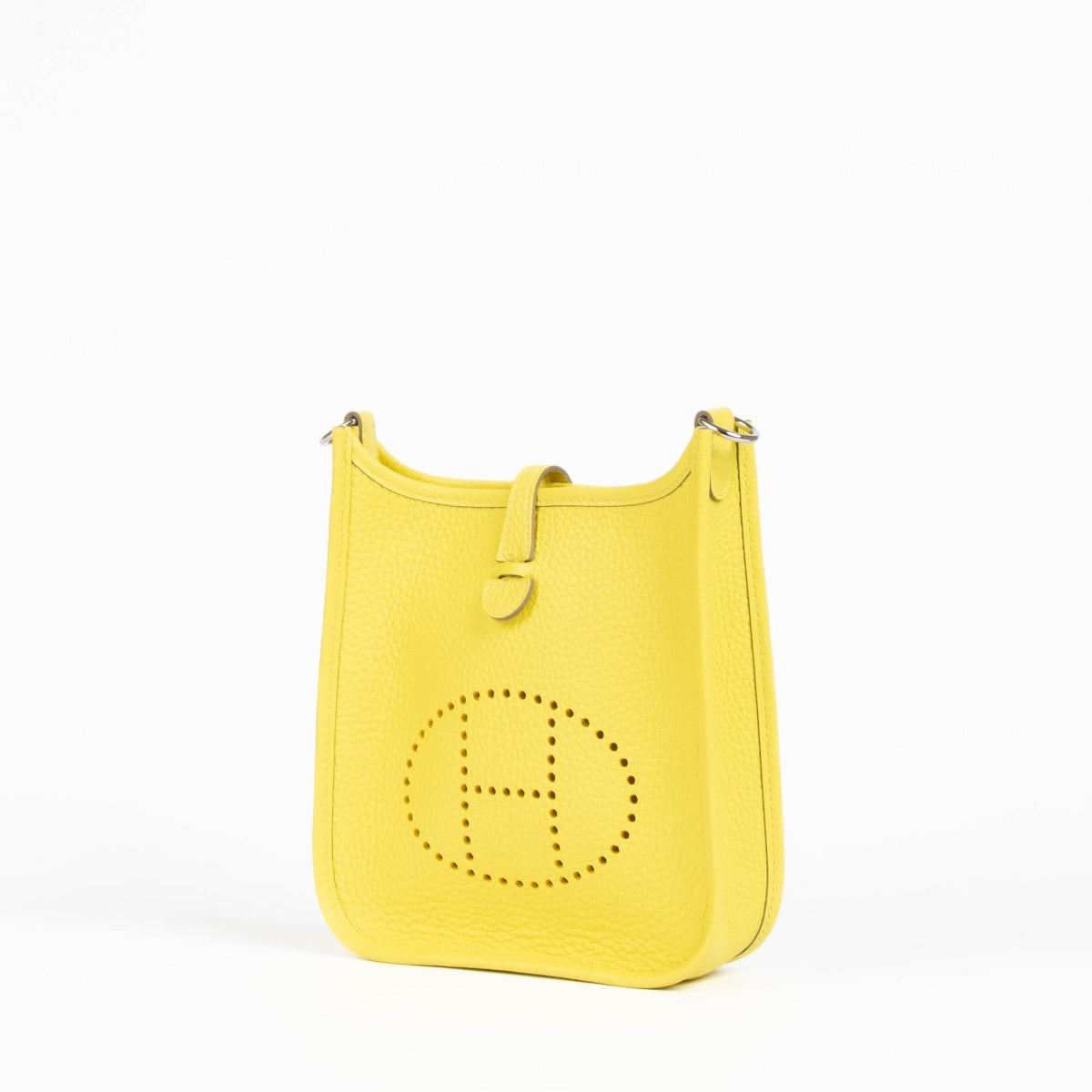 Shop this 100% authentic Hermès Evelyne 16 Lime Clemence PHW Bag (Stamp U 2022) at Labellov.com