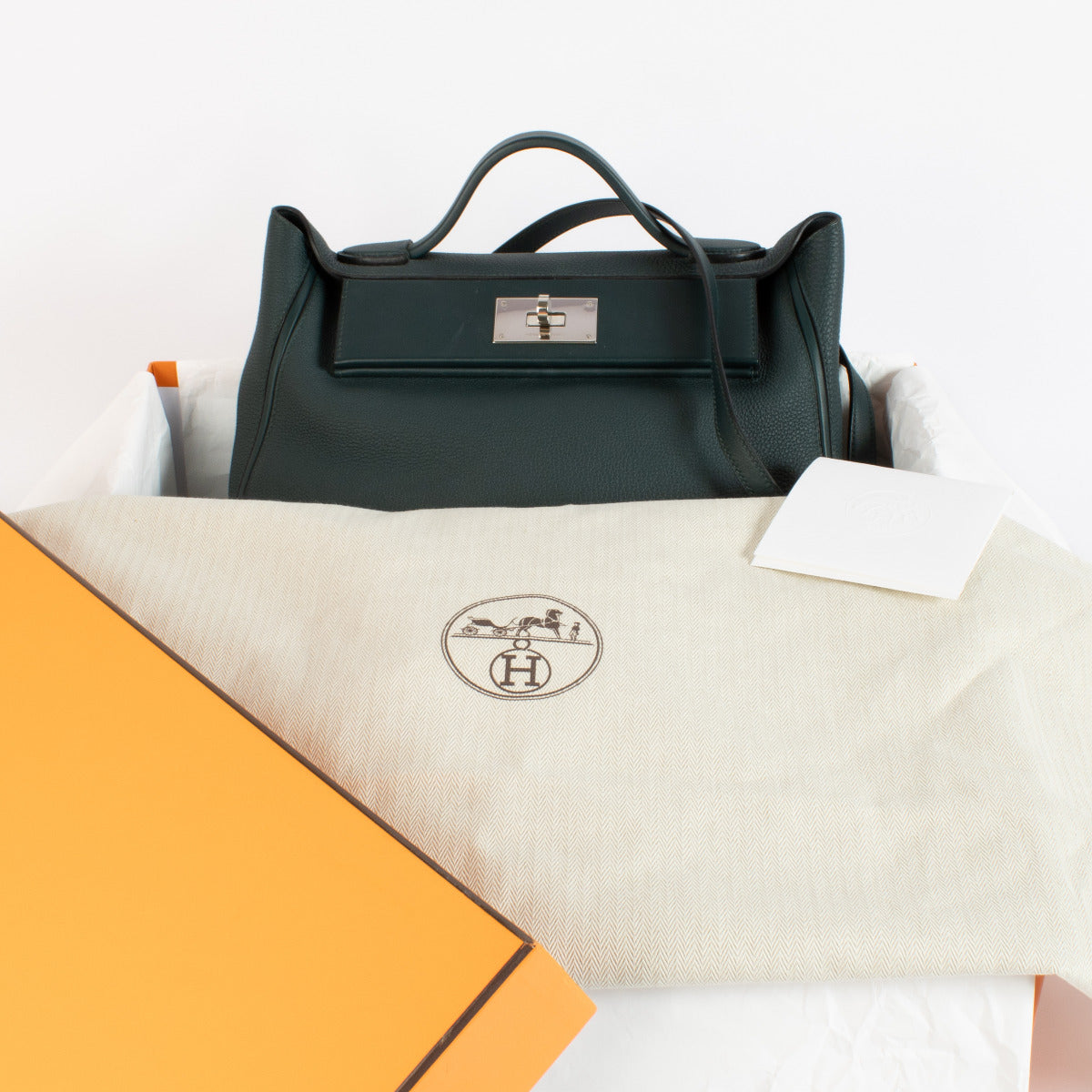 Hermès 24/24 29 Vert Cypress Evercolor PHW for the best price at Labellov secondhand luxury in Antwerp and Knokke