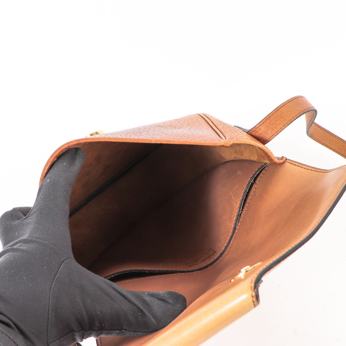 Shop safe online at Labellov in Antwerp this 100% authentic second hand Delvaux Cognac Pebbled Leather Shoulder Bag