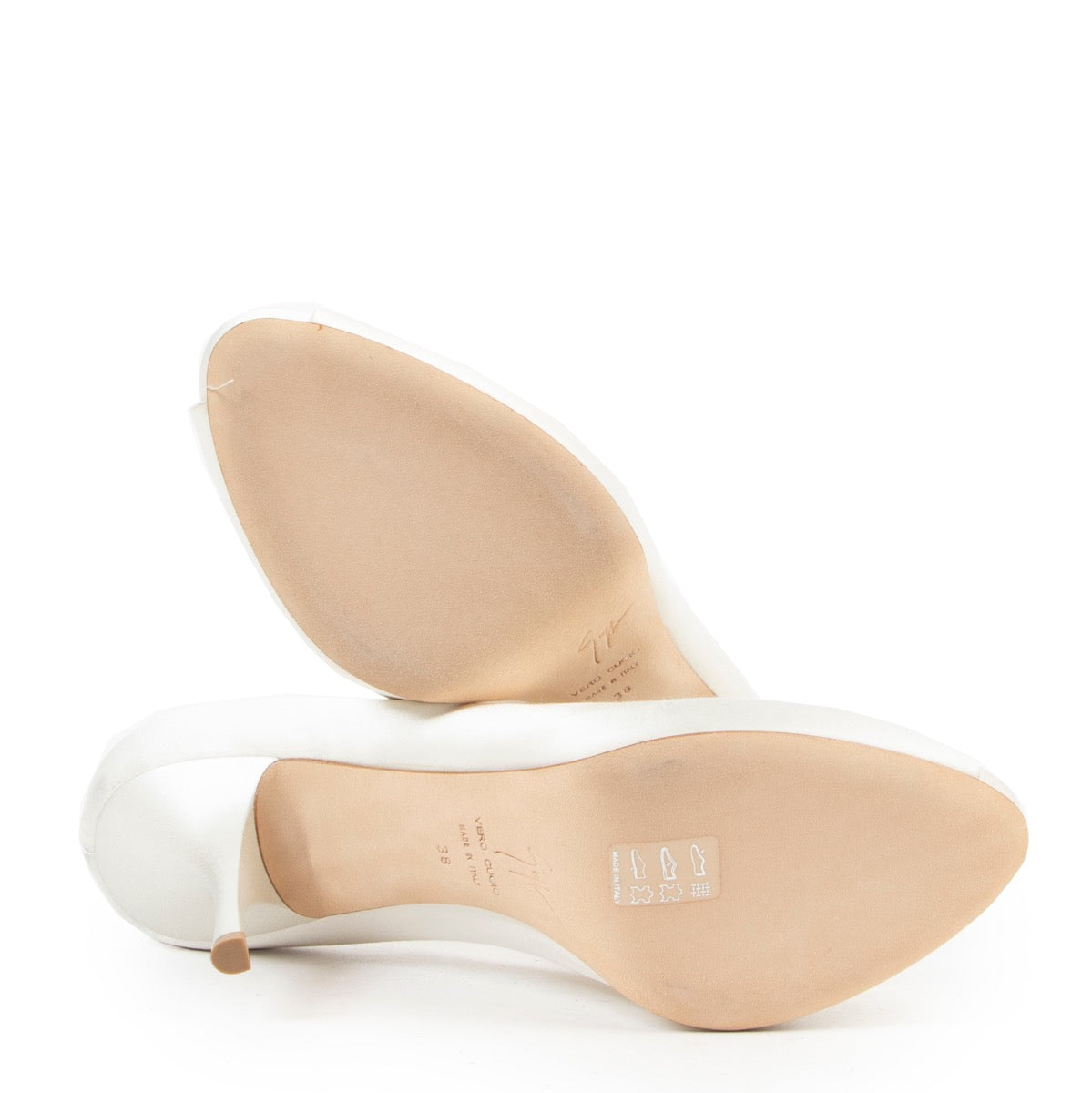 Shop safe online authentic second hand Guiseppe Zanotti White Pumps. Buy online Guiseppe Zanotti White Pumps in a safe way. Shop Guiseppe Zanotti White Pumps online safely.