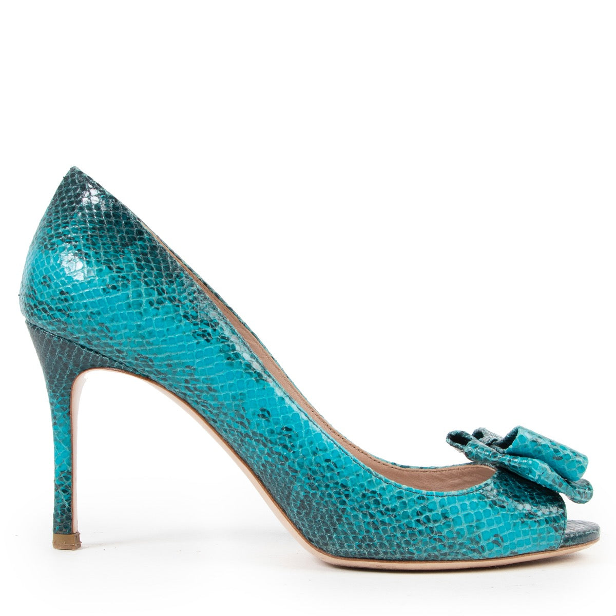 Shop safe online authentic second hand Miu Miu Blue Python Peep-Toe Pumps. But online Miu Miu Blue Python Peep-Toe Pumps in a safe way. Shop Miu Miu Blue Python Peep-Toe Pumps online safely.